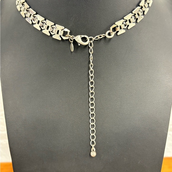 Necklace with Rhinestones - Picture 2 of 5